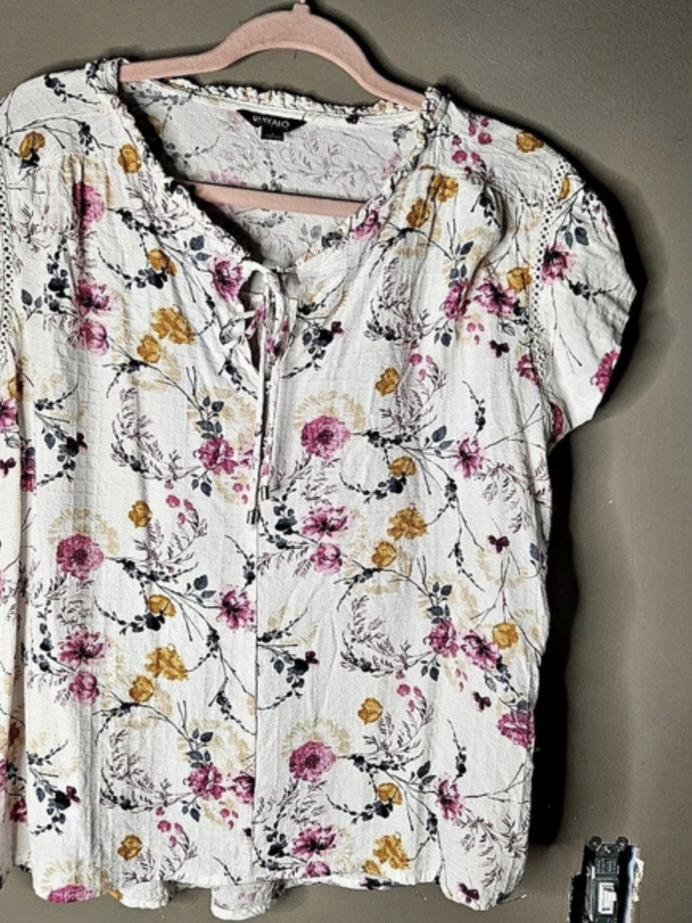 Buffalo David Bitton Floral Tie Neck Short Sleeve Blouse White  Pink Large